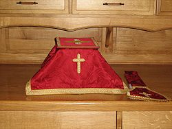 Chalice veil and burze in red